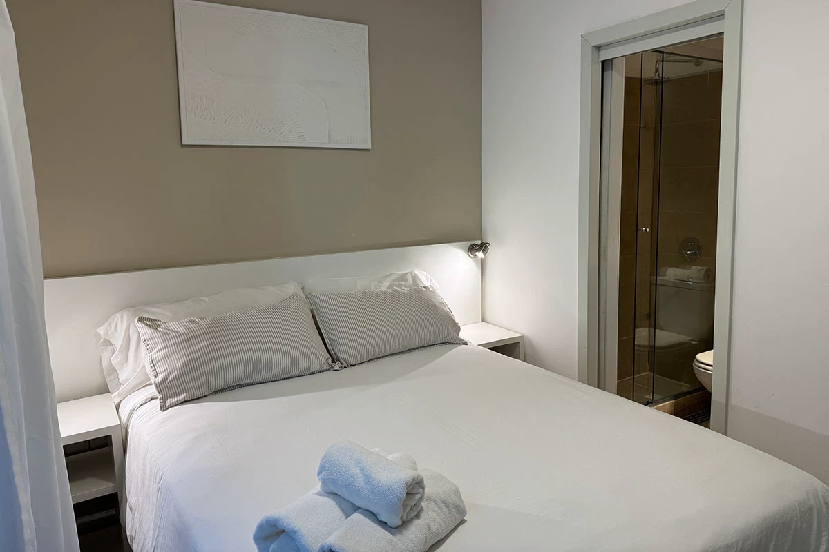 20 hotel habitacion pequeña punta del este uruguay (7)