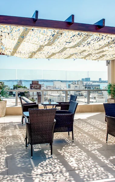 20 Hotel Punta del Este Uruguay Terraza (7)